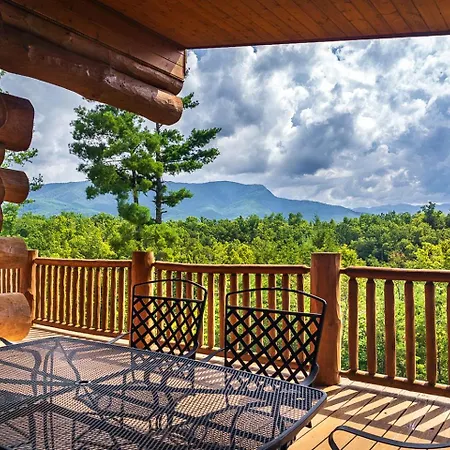 Big Bear Ridge Lodge - Breathtaking mountain views&private forest scenes in amazing large log cabin